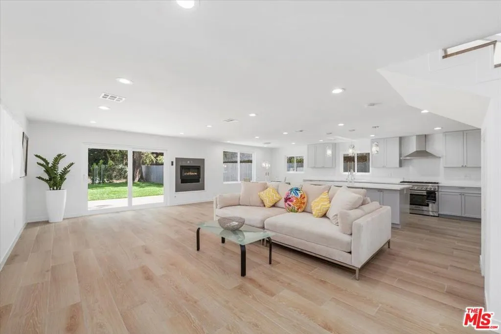 4544 Talofa Avenue, Toluca Lake, California 91602 home-pic-7